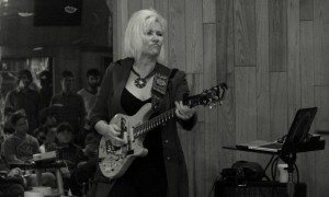 AnnieLane - JenniferBattenGuitarist 051