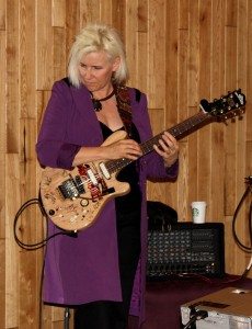 AnnieLane - JenniferBattenGuitarist 073
