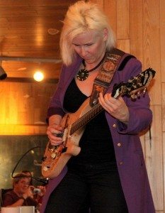 AnnieLane - JenniferBattenGuitarist 105
